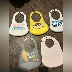 Infant silicone bibs